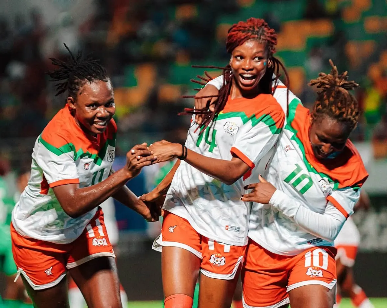 Les Etalons Dames du Burkina Faso célèbrent le second but inscrit contre la Guinée Equatoriale.