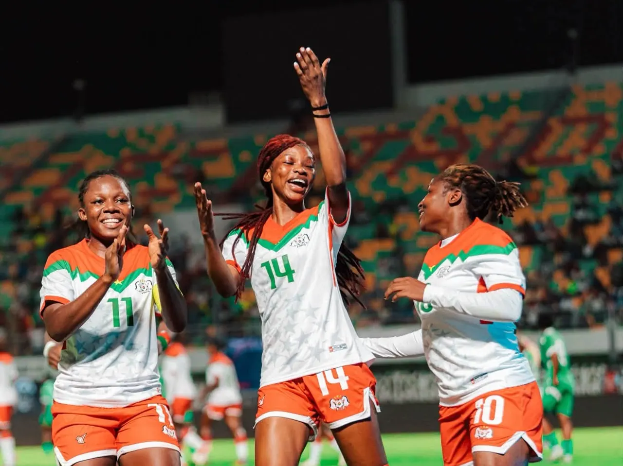 Les Etalons Dames du Burkina Faso célèbrent le second but inscrit contre la Guinée Equatoriale. Credit Photo: Souleymane Kaboré/ Tous droits réservés