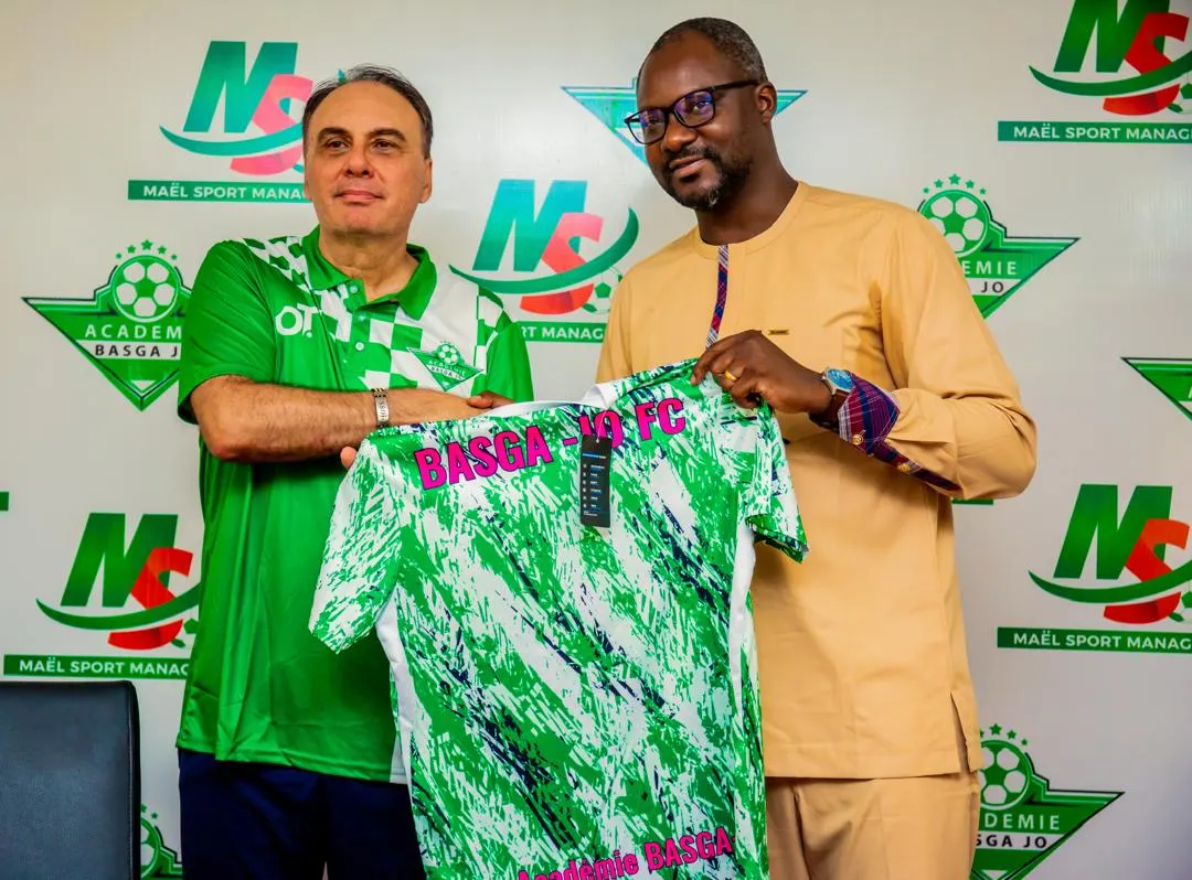 Daniel Darko Janacković en vert, nouveau directeur sportif de Basga Jo